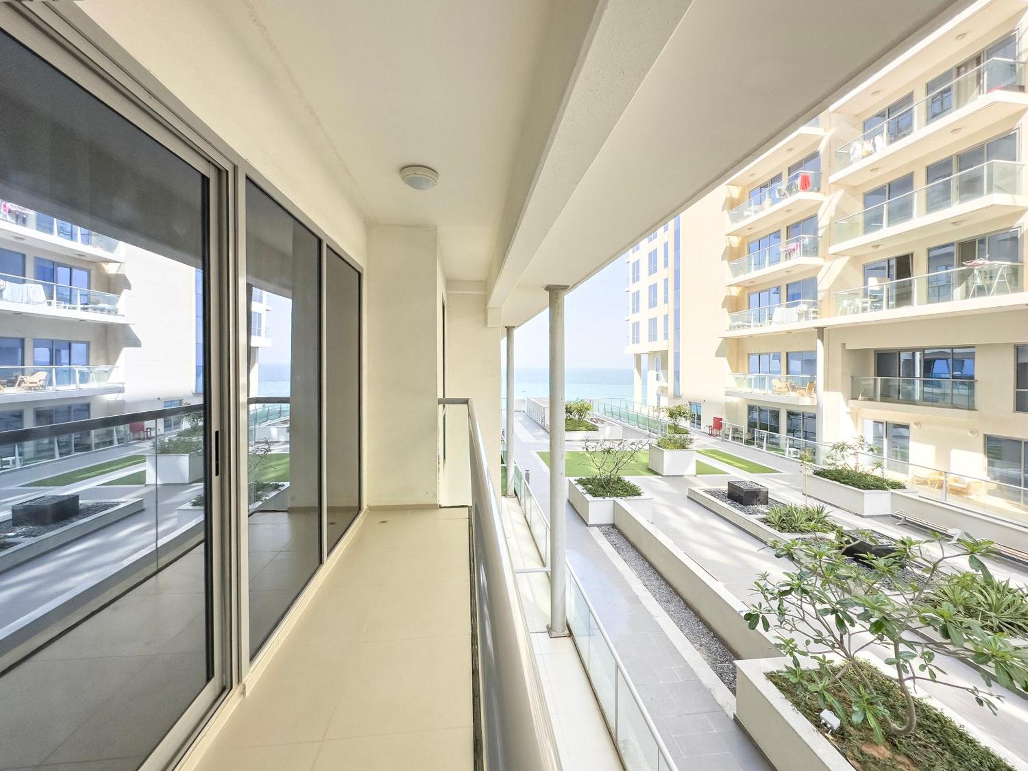 Blue Collection Homes - Pacific Al Marjan Island Apartment *