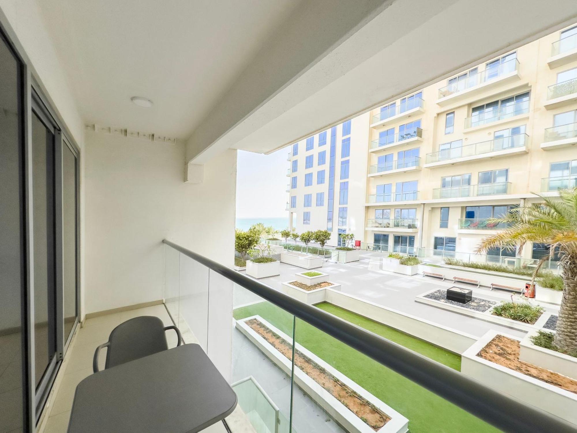 Apartment Blue Collection Homes - Pacific Al Marjan Island *